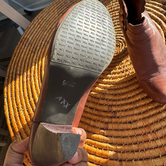 Miz mooz 9 Elegant Brown Ankle Booties - Picture 6 of 8